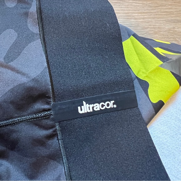 Ultracor Camo Star Leggings Black Green/Yellow Size Small Activewear compression - Picture 3 of 7